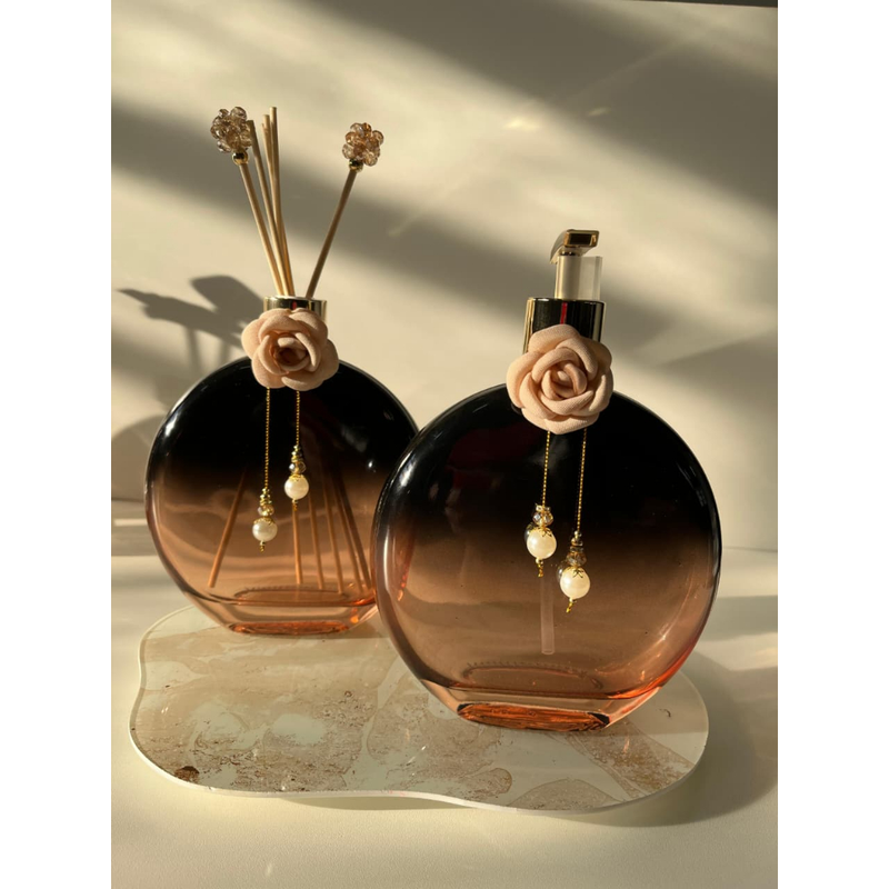 Kit Lavabo Dourado Luxo – Porta Sabonete e Difusor com Bandeja Espelhada Marmorizada